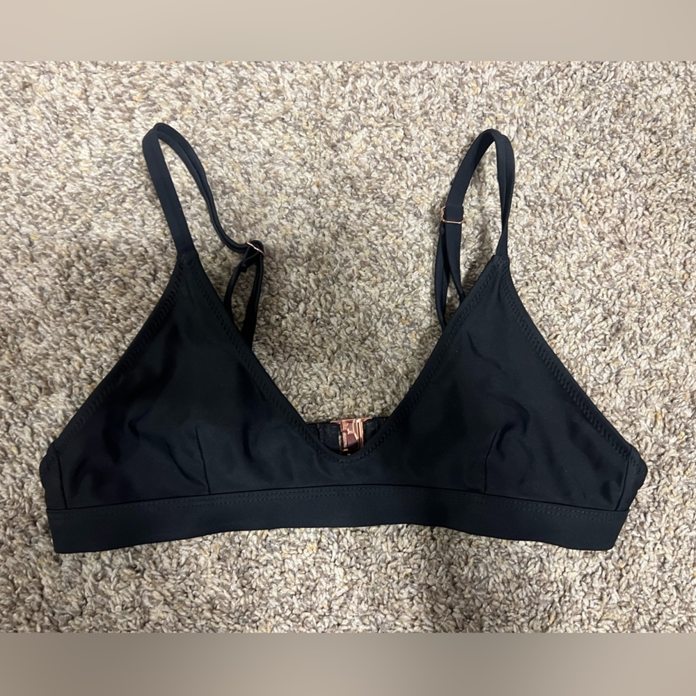 White Fox Bikini Top! 🖤